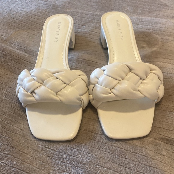 Marc Fisher woven slides size 8 - Picture 2 of 3